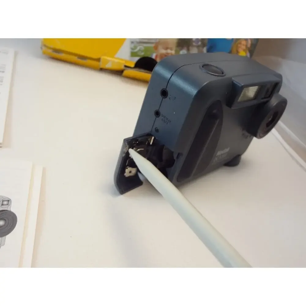 Kodak DC 3200 Digital Camera Mega Pixel - Gray - ***‎ Broken Battery Door ***